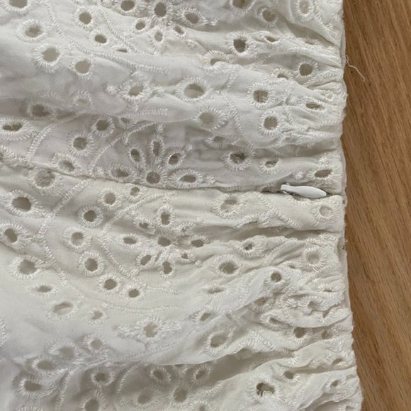 ADORABLE WHITE EYELET OFF SHOULDER PUFF SLEEVE TOP - Picture 3 of 5